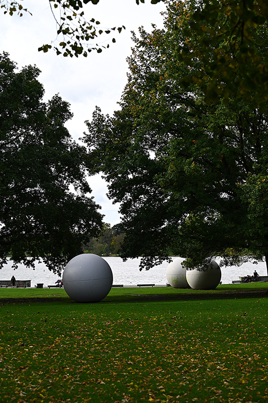 Das besondere an diesem Foto? Die Kugeln sind weiß...